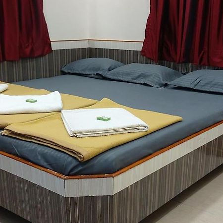 Sai Raghunandan Guest House Shirdi Eksteriør bilde