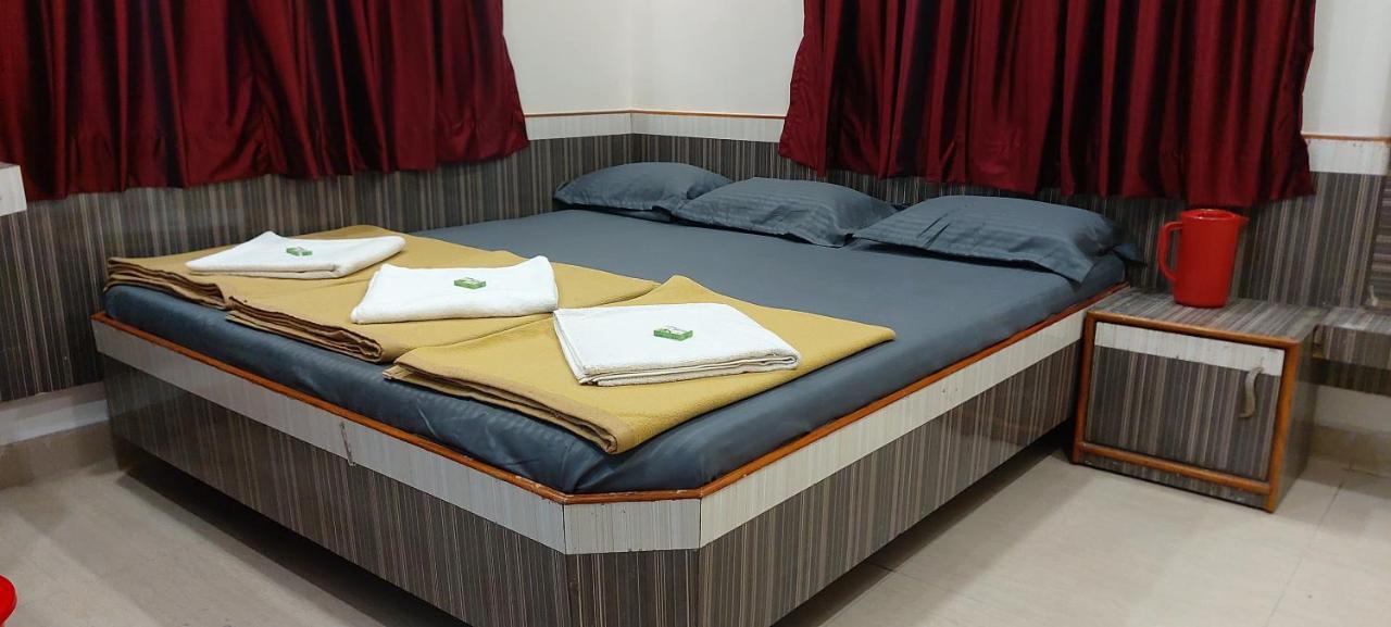 Sai Raghunandan Guest House Shirdi Eksteriør bilde