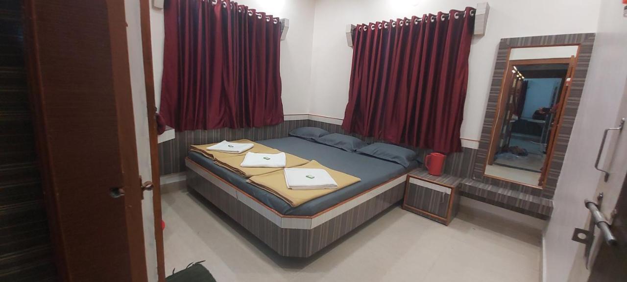 Sai Raghunandan Guest House Shirdi Eksteriør bilde