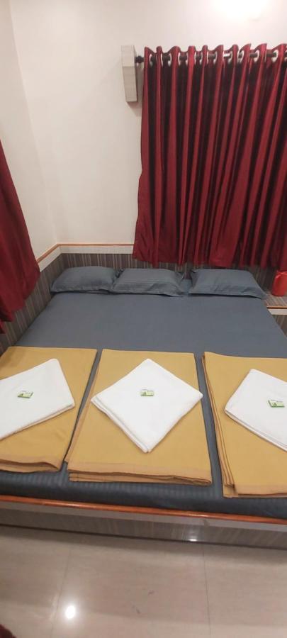 Sai Raghunandan Guest House Shirdi Eksteriør bilde