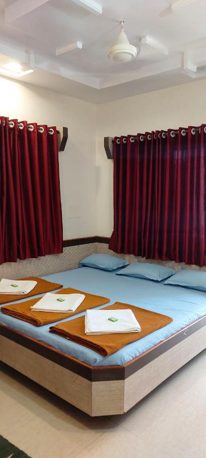 Sai Raghunandan Guest House Shirdi Eksteriør bilde