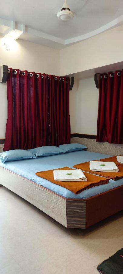 Sai Raghunandan Guest House Shirdi Eksteriør bilde