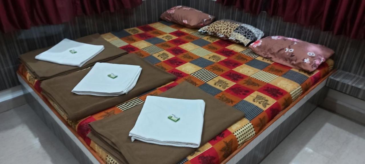 Sai Raghunandan Guest House Shirdi Eksteriør bilde