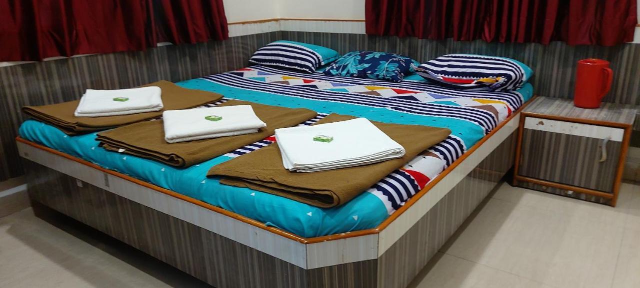 Sai Raghunandan Guest House Shirdi Eksteriør bilde