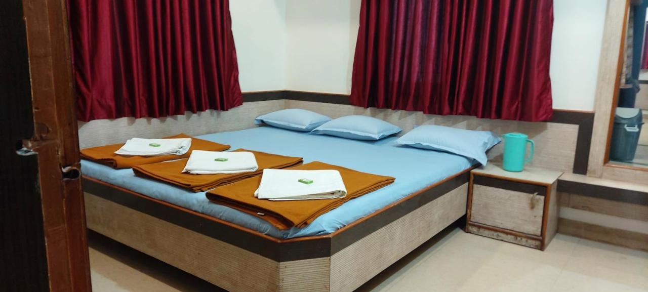 Sai Raghunandan Guest House Shirdi Eksteriør bilde